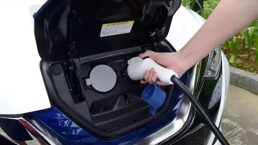 开网约车的小司机,上海网约车轩逸纯电