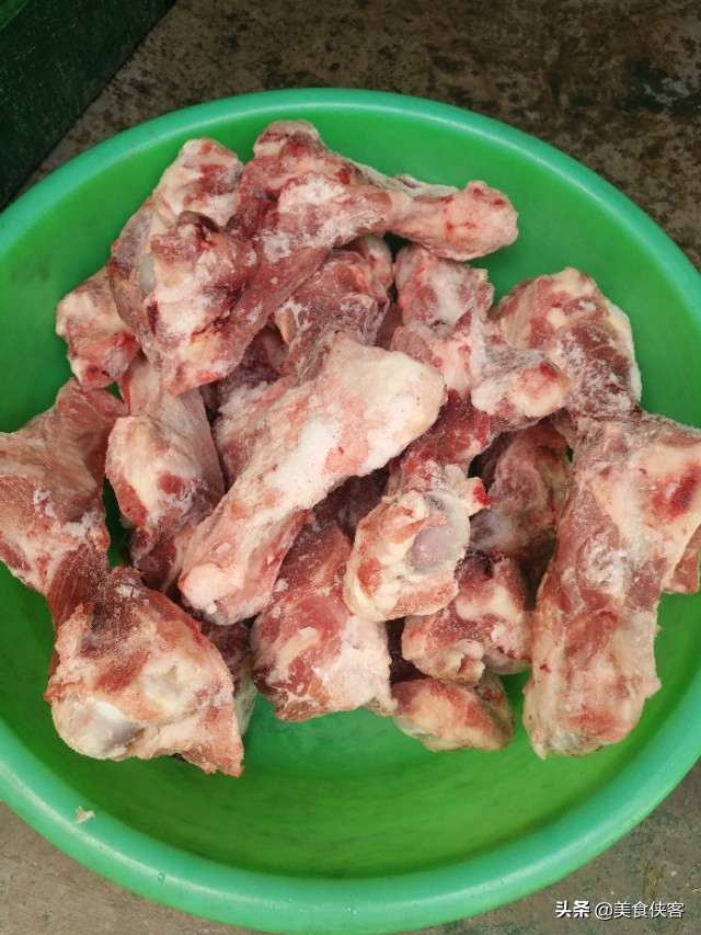 熟食卤菜卤水酱汁需不需要熬制高汤的问题以及熬制高汤的技巧探讨