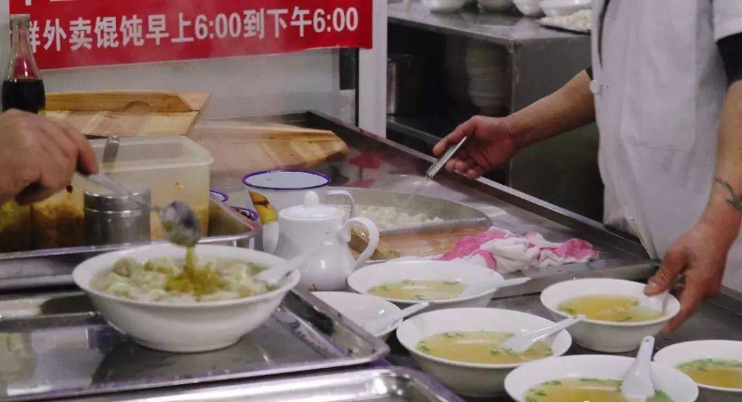 廉价外卖背后肮脏内幕,餐饮价格高得离谱疑不法交易