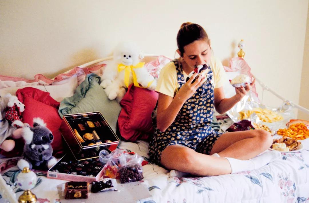 她们为何执意“切胃”：被放大的身材焦虑