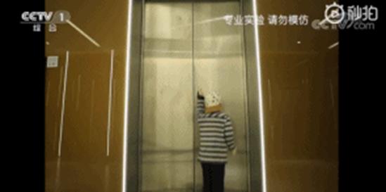 大人和孩子一起玩蹦床有多危险,蹦床的危险性有多可怕