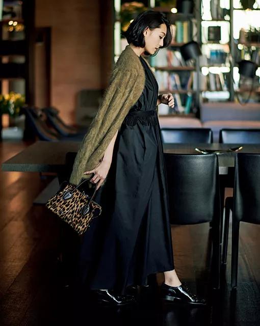 冬季无袖连衣裙怎么搭配,冬季粉色连衣裙打底裤搭配