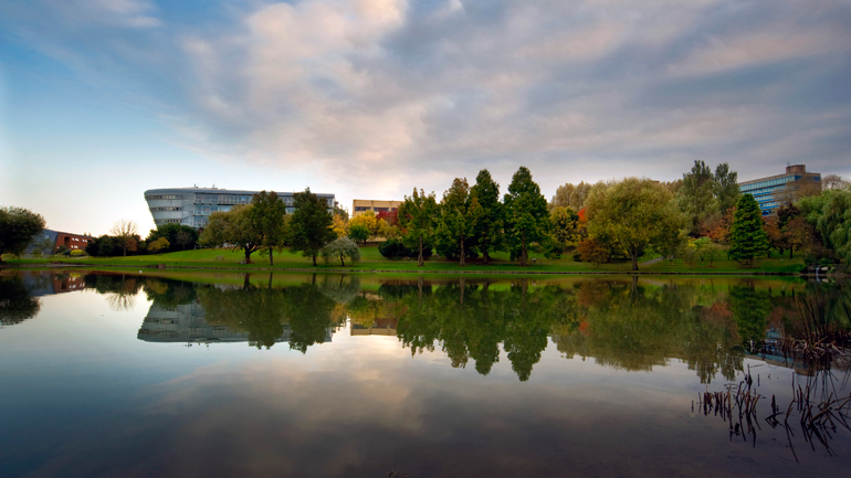 英国名校——萨里大学