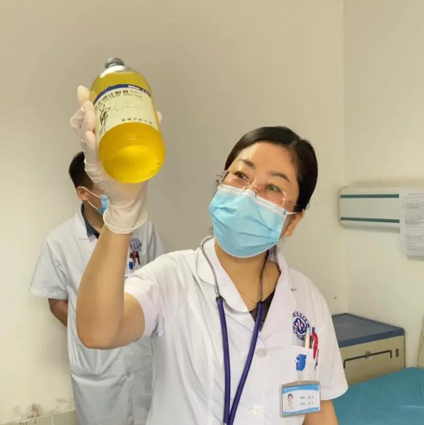 男性小便尿血怎么回事,80岁男性尿血怎么办