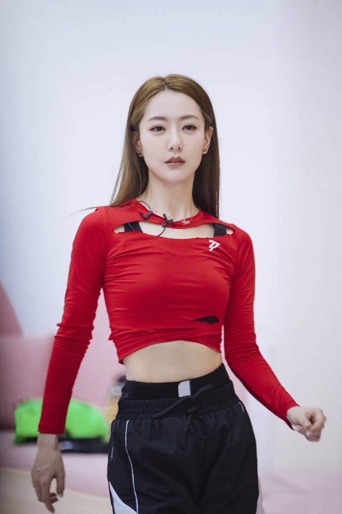 乘风破浪的姐姐出场,乘风队服