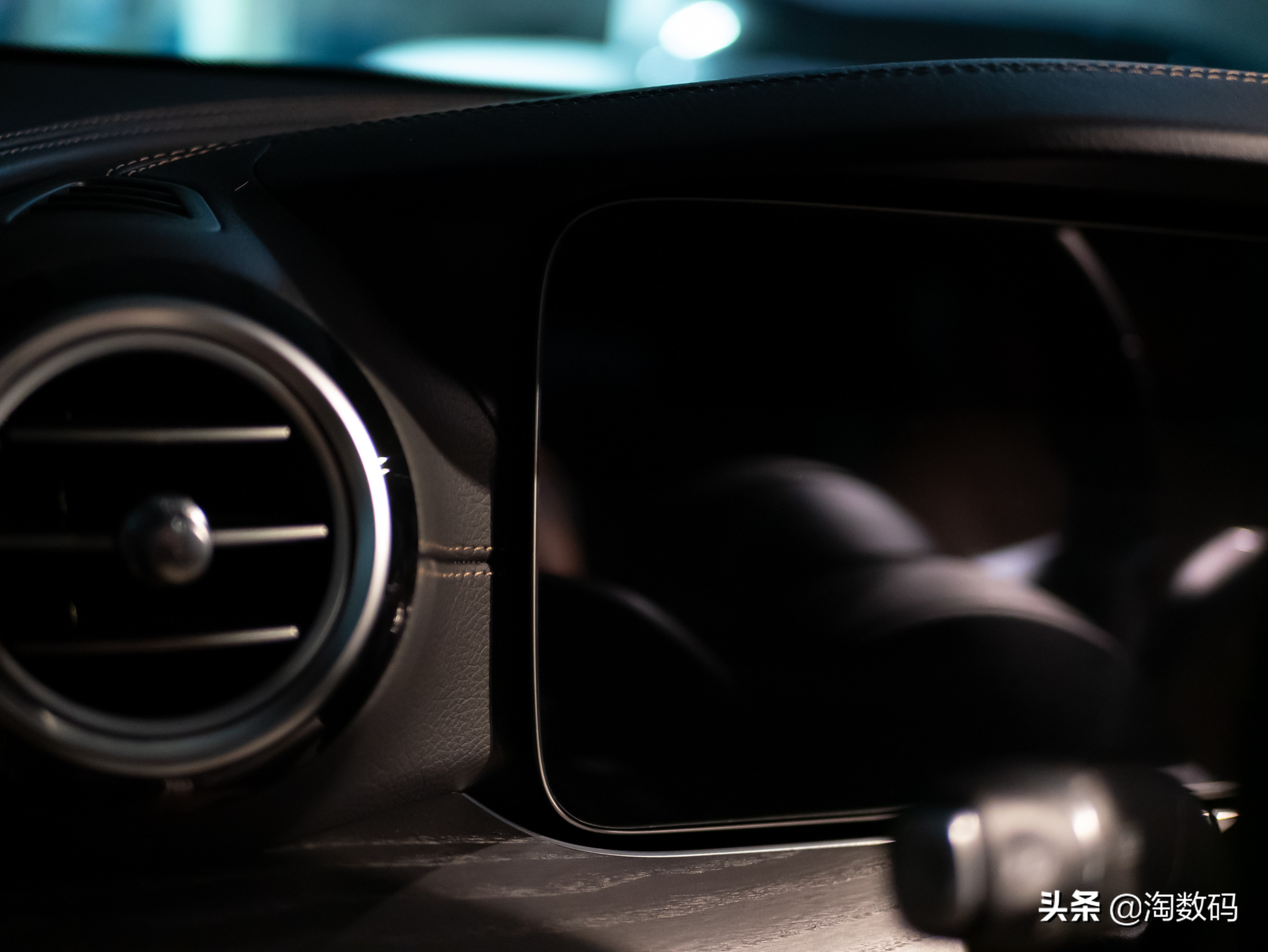 21款e300l亮黑贴膜,e300l豪华立标版2023钢化膜