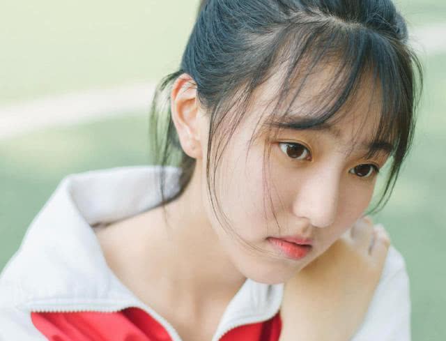 英语六级水平可以和外国人交流吗,英语六级口语是英式还是美式