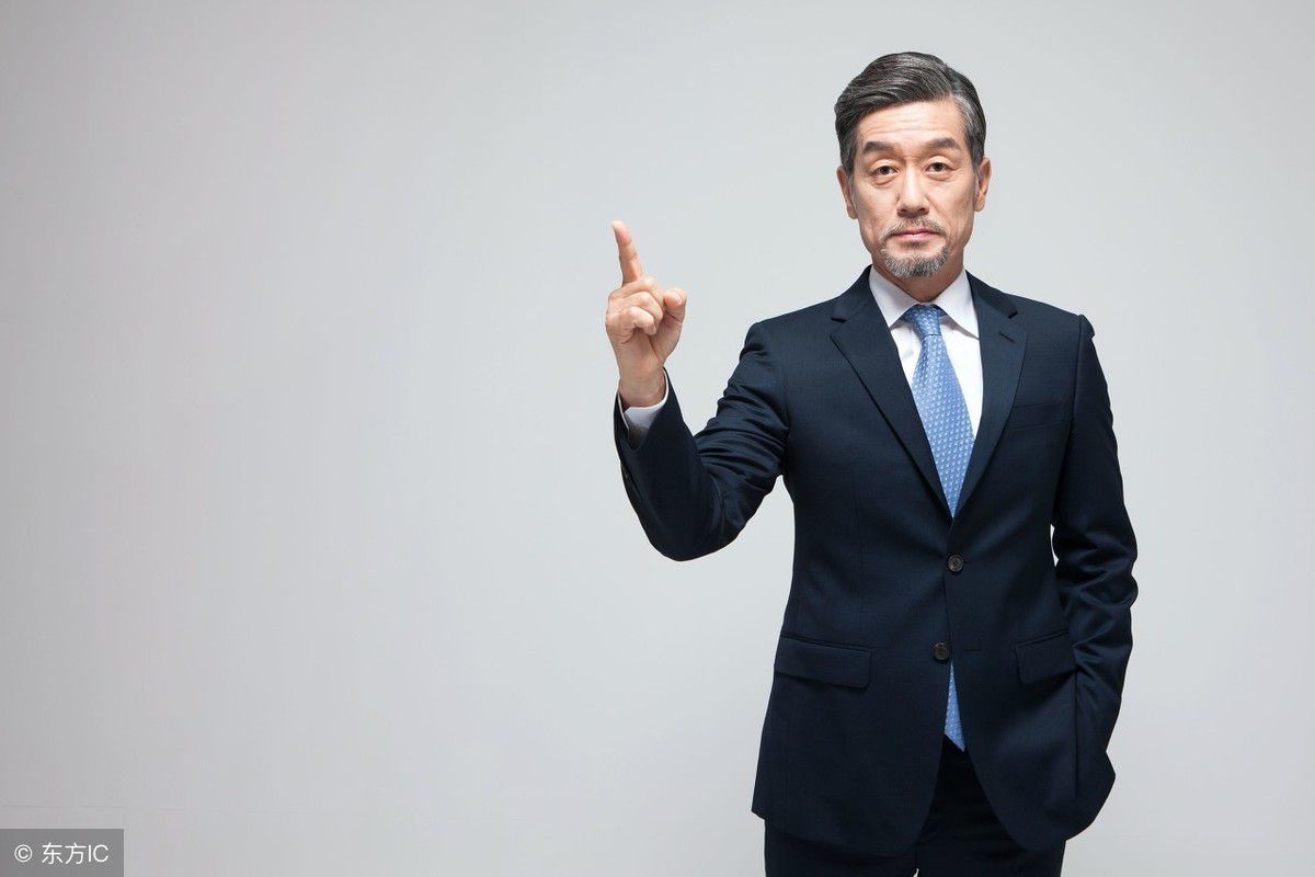 年轻人头顶脱发是什么原因造成的,年轻人脱发掉发怎么用中草药调理