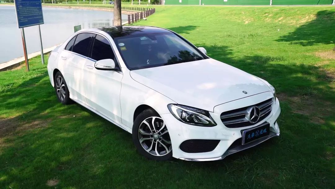 评两代奔驰C级：颜值就是战斗力