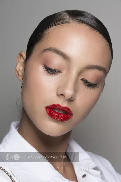 EIGSHOW丨鞠婧祎、李艺彤的仙女春夏妆容能让你美出新高度！