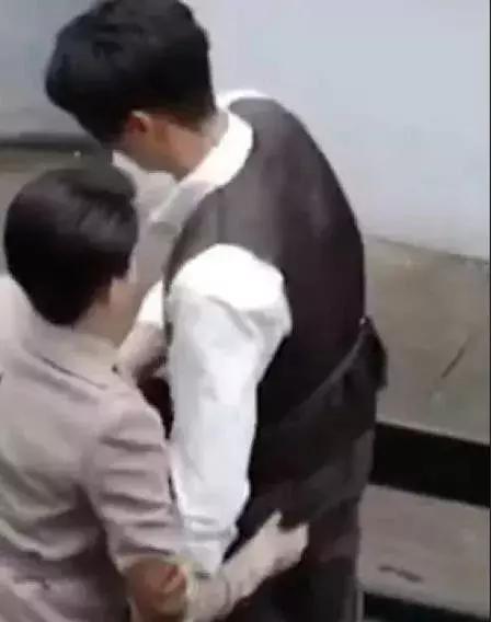 捧红杨幂吴谨言不费吹灰之力,杨幂vs吴谨言