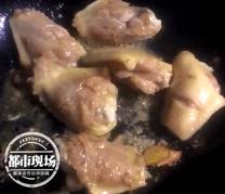 一锅鸡翅怎么都煮不熟,顾客怀疑里面注了胶水,市场监管局上门