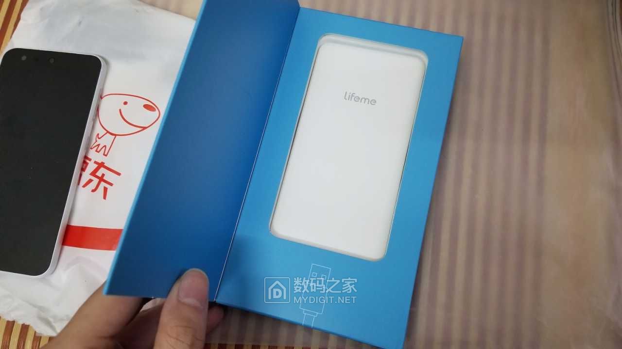 开箱拆解售价29.9元的ARUNZ5A5000mah轻薄移动电源真的值了