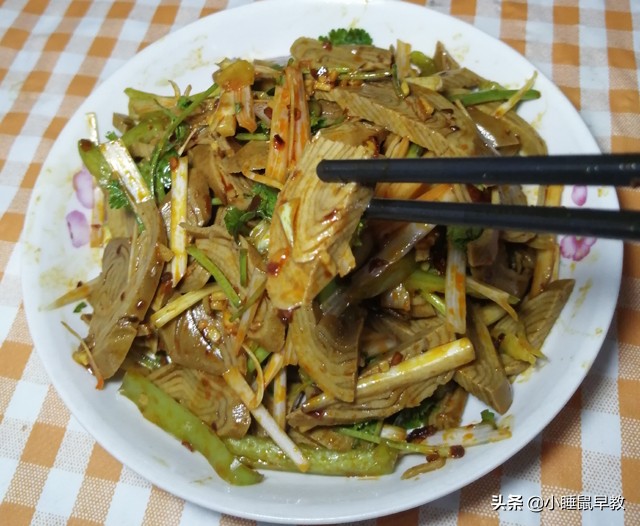 凉拌火腿怎么调的好吃,凉拌菜里的素火腿是怎么做的