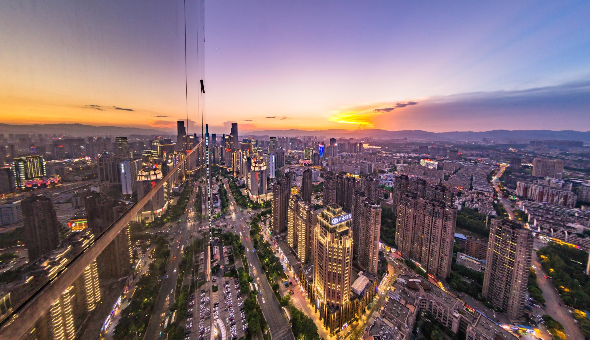 城*界无**，开眼界｜BeyondCity宝格丽，生而闪耀，璀璨上演