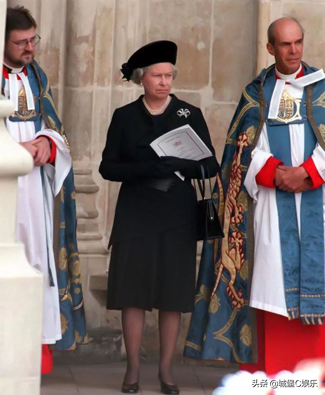 戴安娜王妃葬礼的诡异事件,戴安娜王妃灵异事件还原