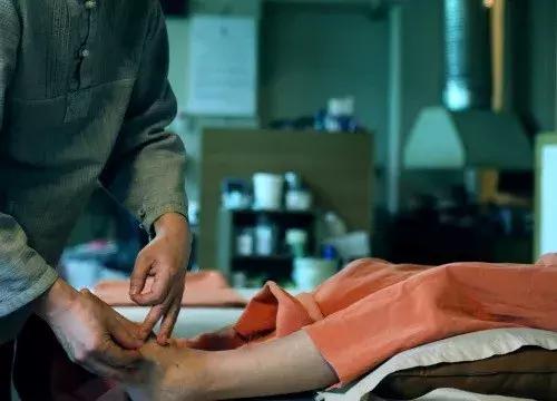 产后头痛,腰背痛,怕冷...满月发汗了解下?!