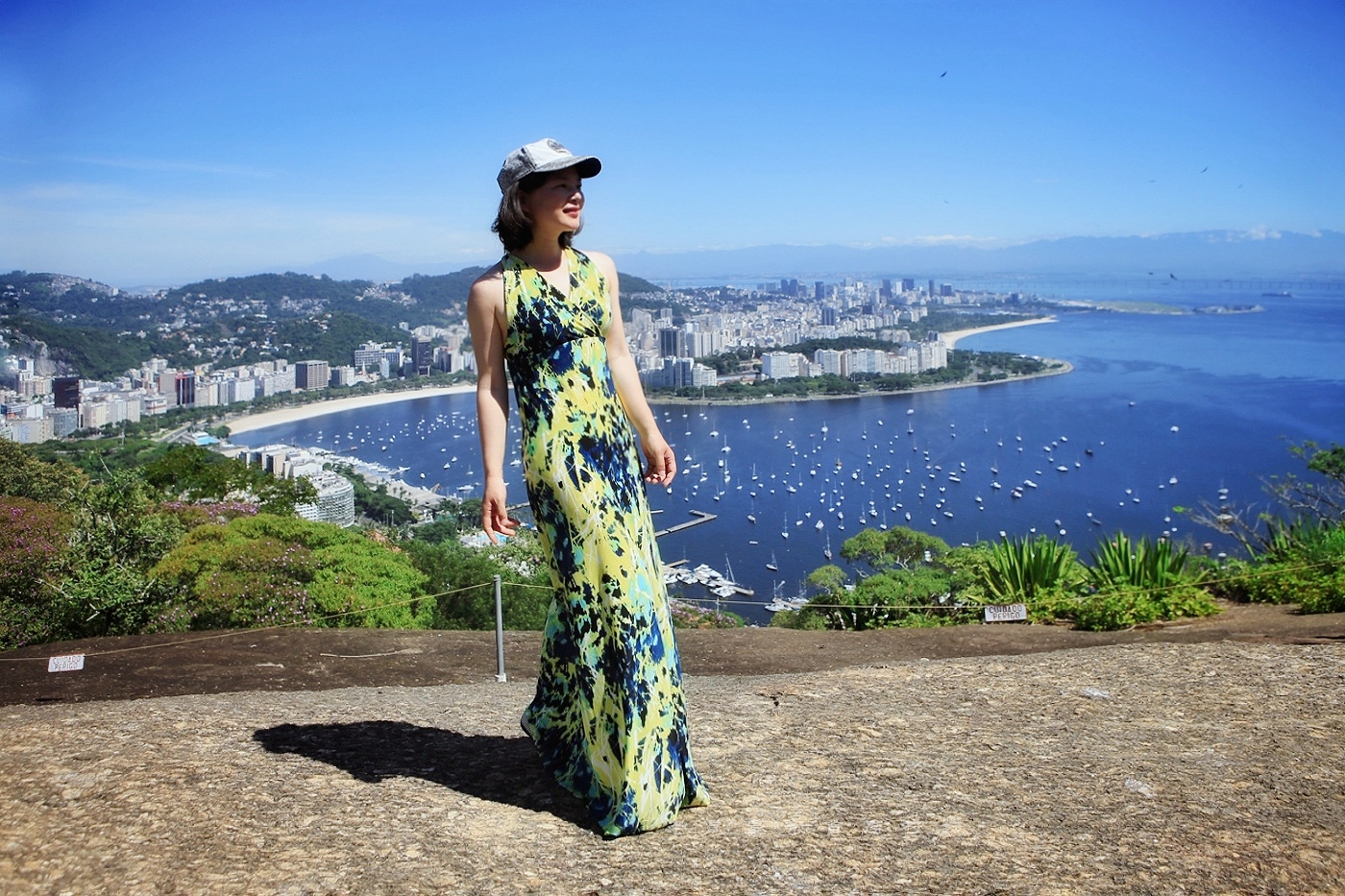 娱乐至死的里约不止狂欢节,怪教堂250彩梯比基尼足球,亮眼