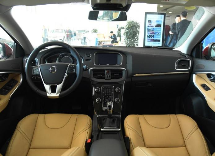 沃尔沃v40属于什么级别,沃尔沃v40是不是旅行车