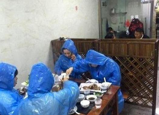 吃火锅羽绒服一身味如何解决,冬天吃火锅有异味怎么办