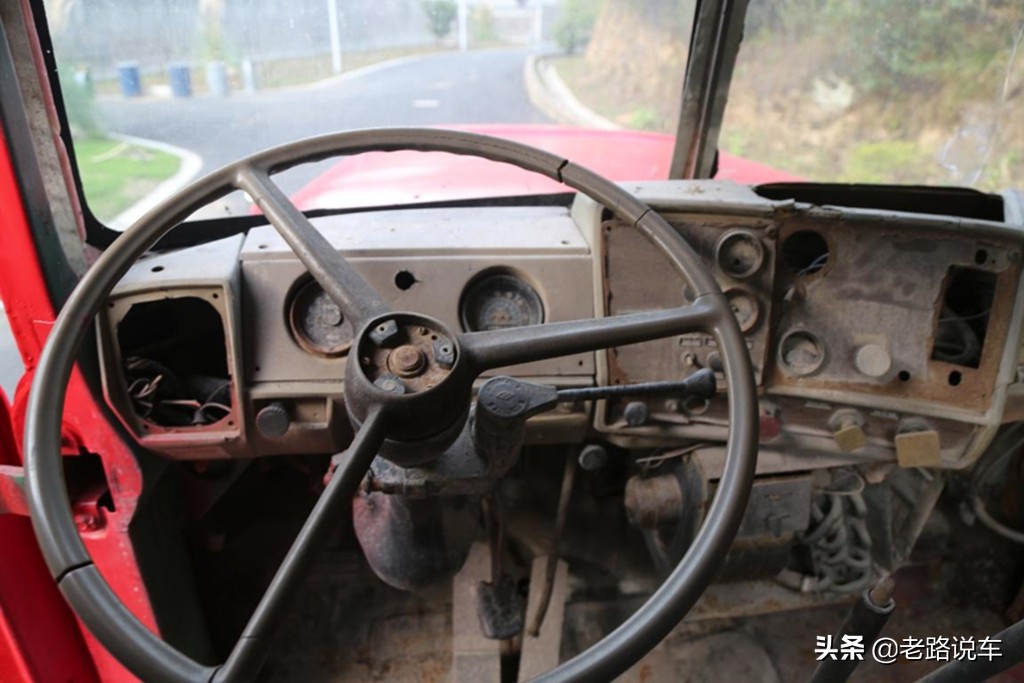 斗牛犬品牌卡车,斗牛犬在汽车上的视频