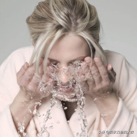 夏天晒黑了怎么白回来,夏天脸晒黑了冬天能白回来吗