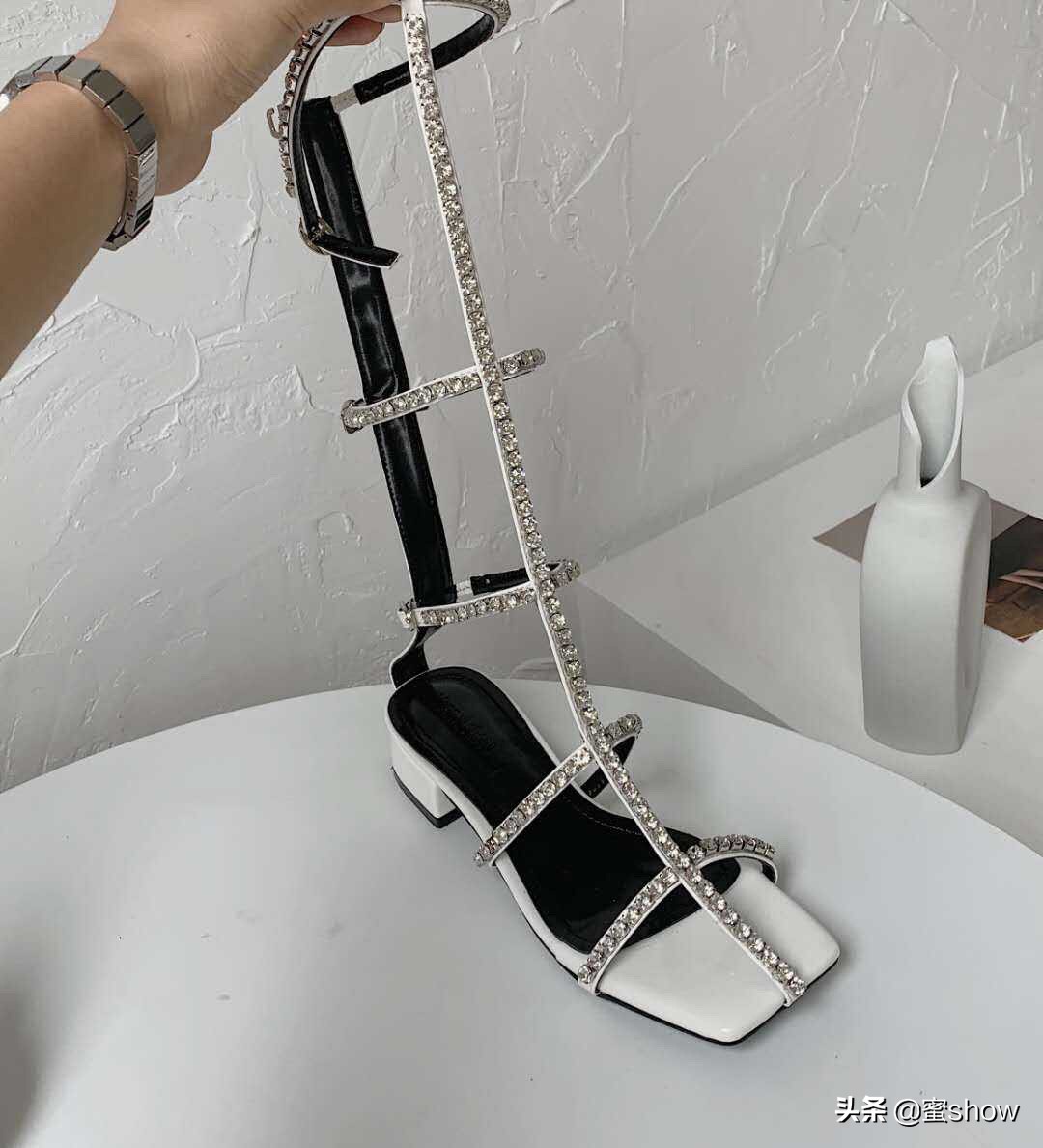 思加图罗马水钻凉鞋,罗马凉鞋显脚小质感高级