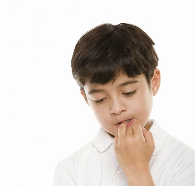 孩子总咬指甲要做美甲,孩子咬手指甲怎么戒掉弄美甲