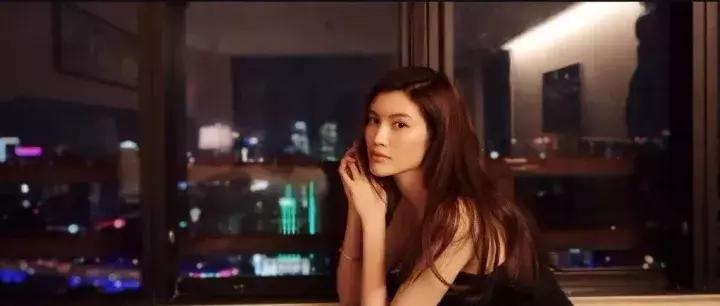 女人圆脸发型和方脸哪个更抗老,适合圆脸方脸女生的发型短发