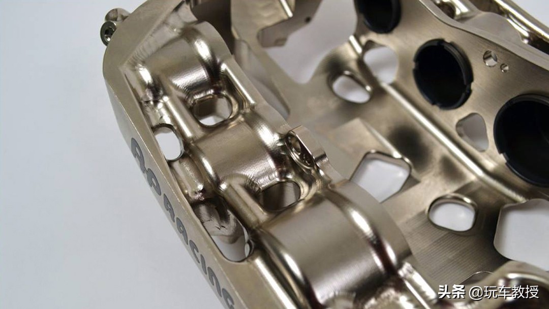 F1钛合金刹车，售价20万？