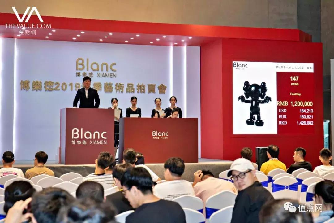 kaws公仔雕塑在哪个超市,kaws雕塑台