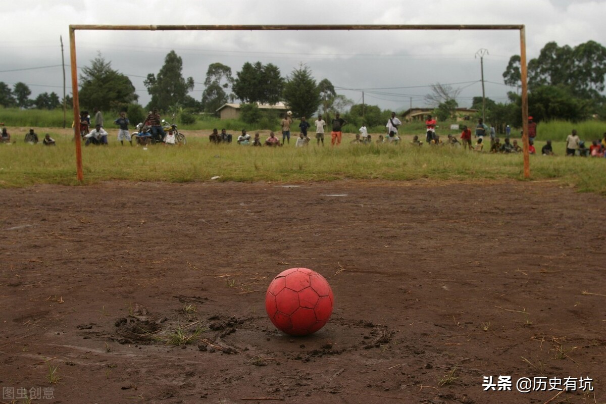 中国足球还在邯郸学步，高唱《一起摇摆》，坐上开往地狱的火车…