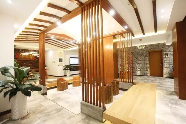 为钓鱼建房子,为了钓鱼在河边盖了房子