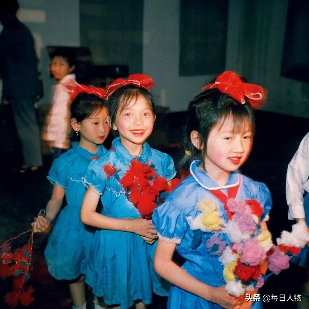 日本摄影师给中国儿童拍照,著名摄影师回忆第一次给孩子拍照