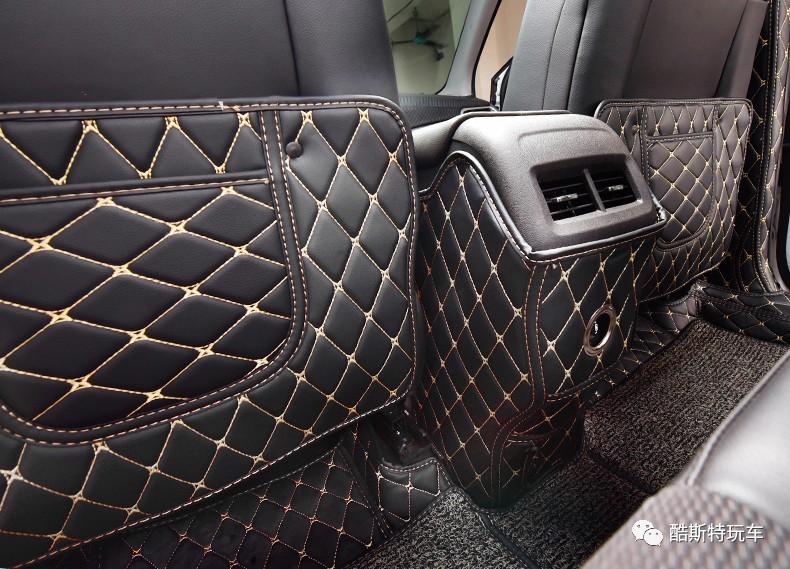 车里被踢得很多痕迹怎么去除,车门被踢脏了怎么擦