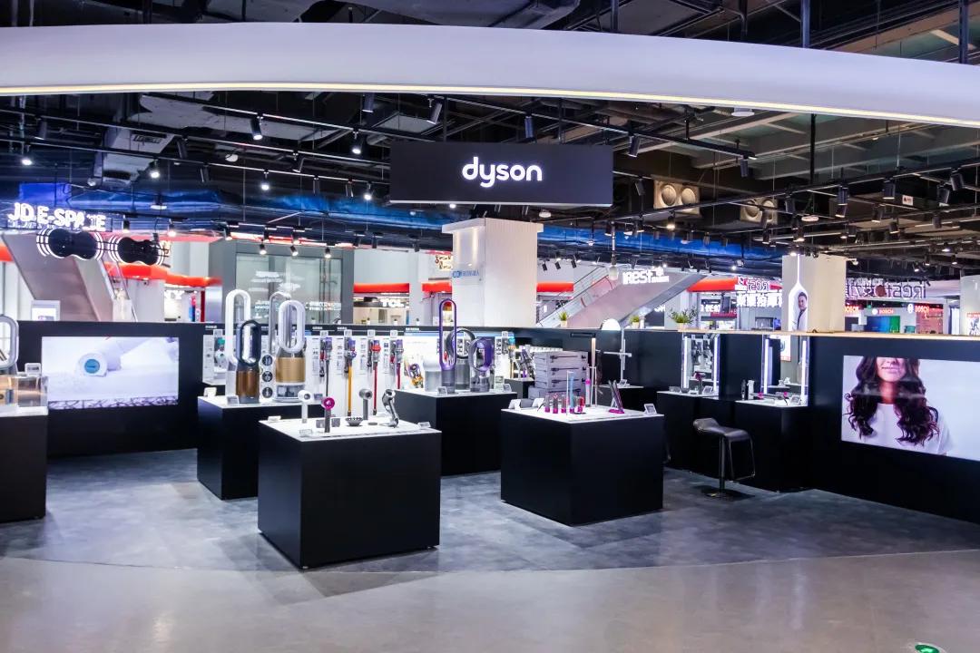 快来感受新潮澎湃，一起前往京东超体购痛快