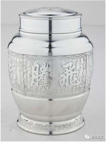 商周时期青铜鹰头卣,高仿商代青铜虎食人卣