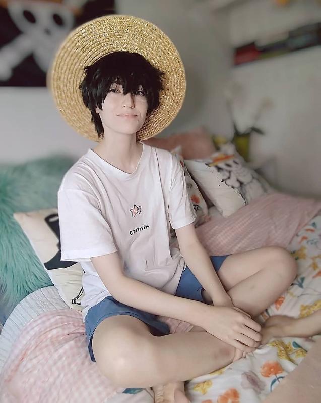 cos海贼王路飞草帽,cos海贼王的女帝和路飞