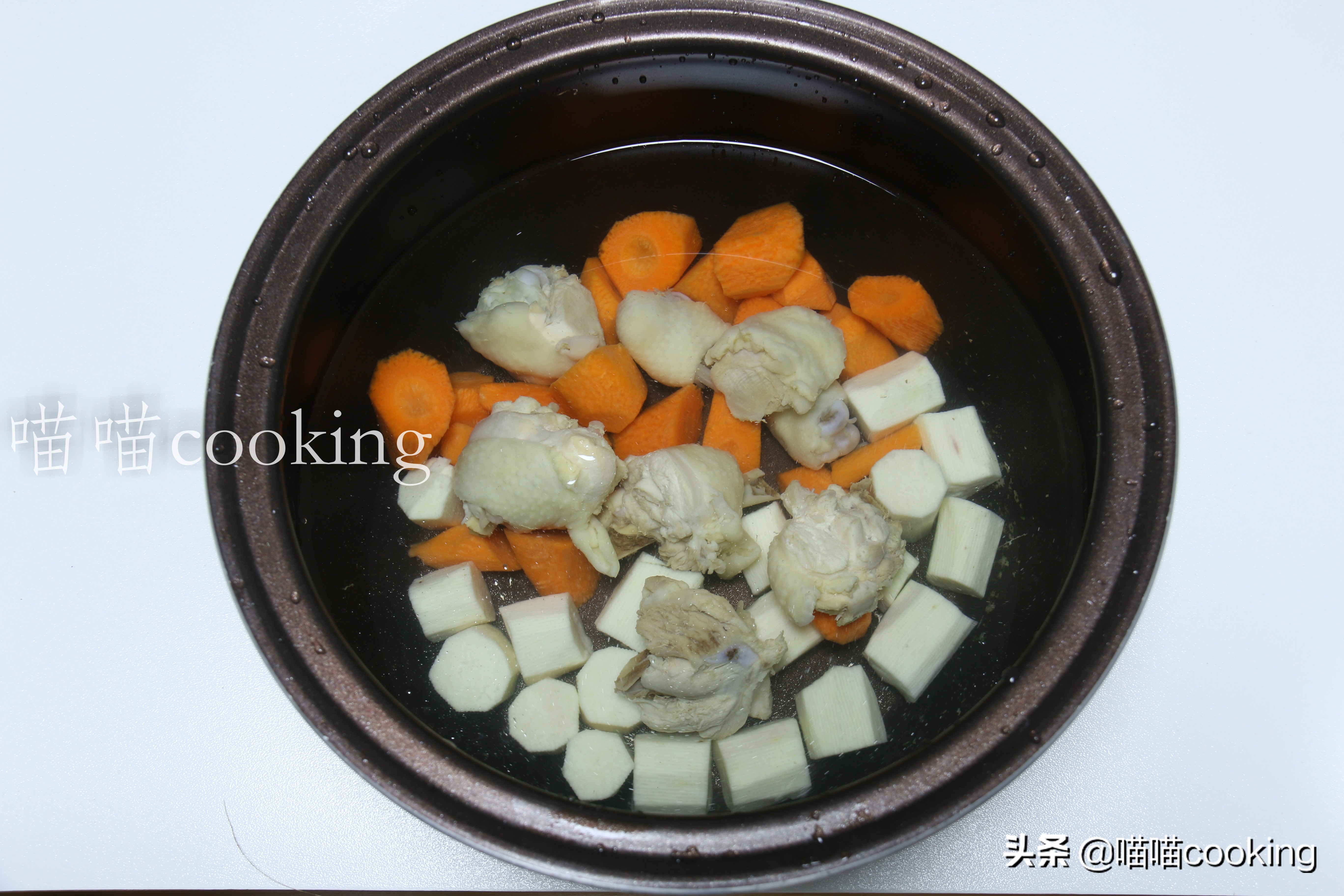 夏天煲什么汤能清热健脾祛湿,简单易学夏季营养解暑汤