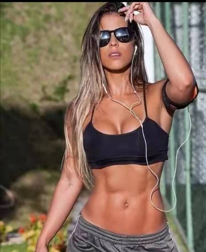 每天久坐不动用电脑，玩游戏腰酸背痛？教你几个简单动作迅速缓解