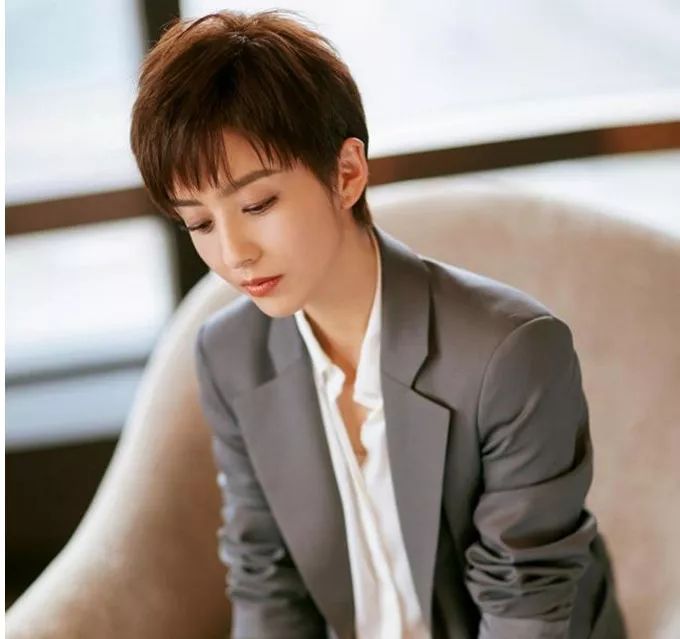 美物|佟丽娅、张钧甯都在戴的阿玛尼满天星，好看又百搭！太