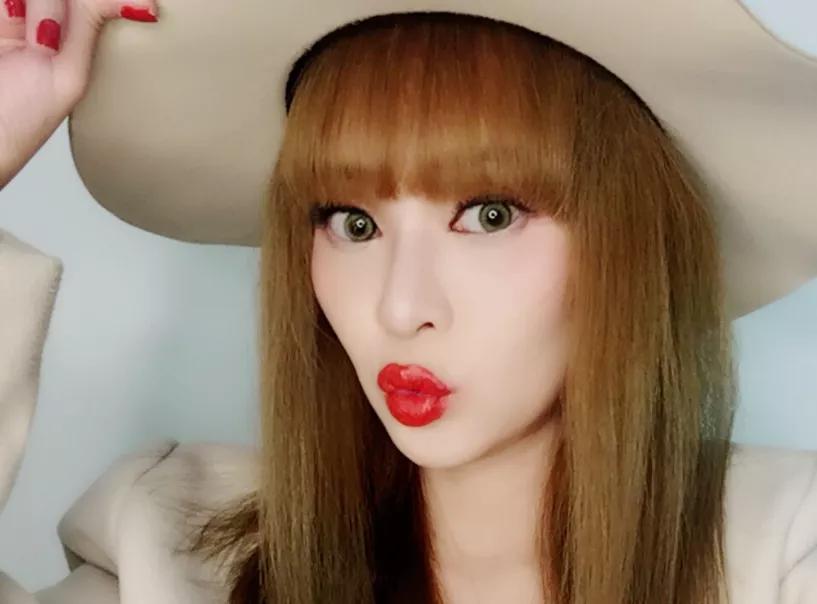 卖假包骗闺蜜！被虚荣心毁掉的女星丁小芹，从康熙女神沦为罪犯