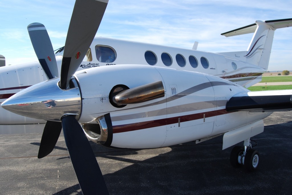 私人飞机制造巨头比奇：从二战时为美军提供军机，到今日被17岁少女偷飞机，究竟有着怎样的魅力？