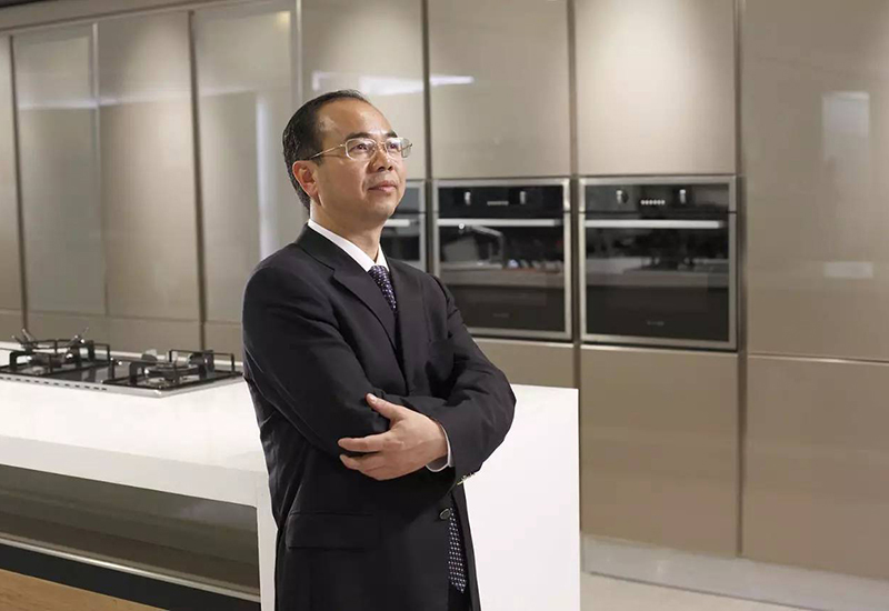 他多次创业失败，为躲债离家成流浪汉，一朝成百亿富商霸气回归