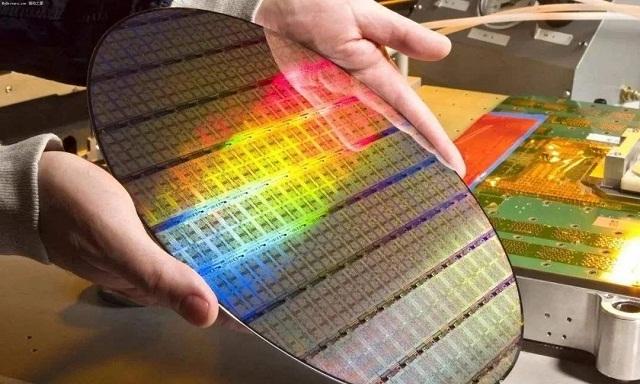 芯片制造设备荷兰,荷兰垄断光刻机