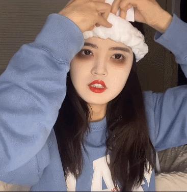 这样拍照发朋友圈的女生，也太“婊”了