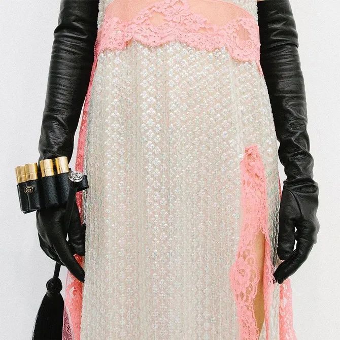 奢侈品下场battle卖口红，爱马仕、周仰杰，该买哪一支？