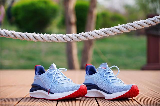 小米推出高性价比时尚跑步鞋,小米跑步鞋299元