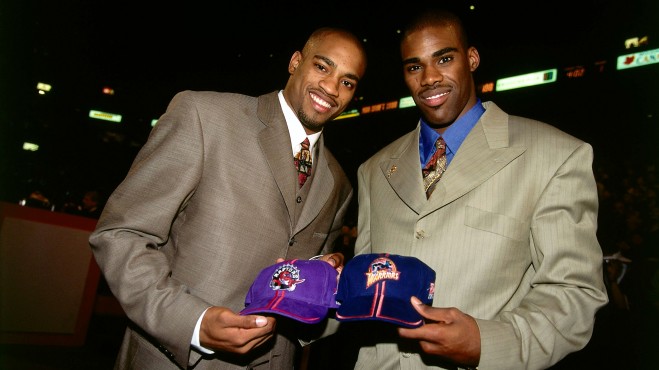 不止为扣篮而生！15个故事，致敬最伟大的15号球员