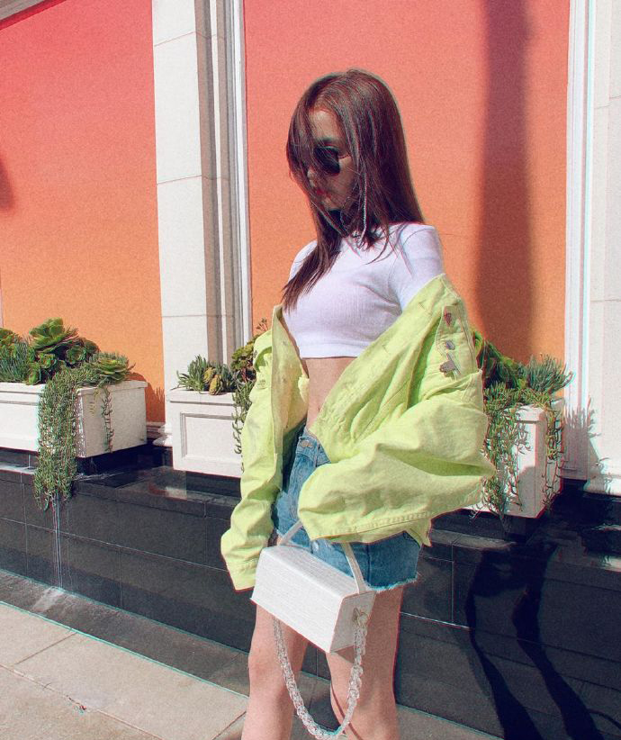 关晓彤穿着露肚脐可爱图片,关晓彤黑色露脐装